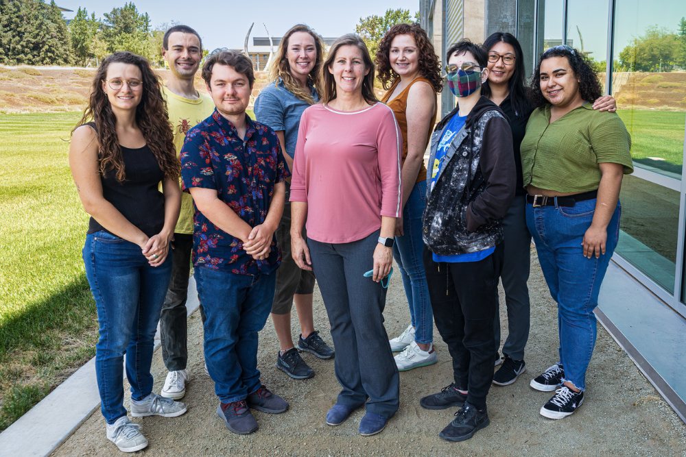 Members of Professor Rebecca Ryals’ lab outdoors on campus